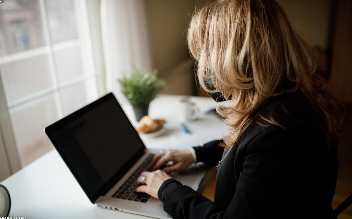 gestionar redes con foco en negocio para pymes en crecimiento